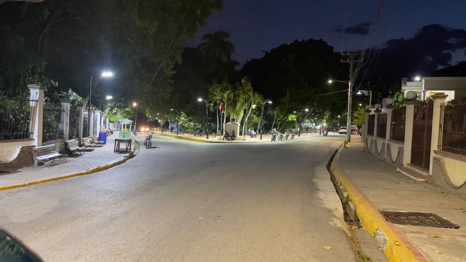 Vida nocturna en el centro de La Descubierta